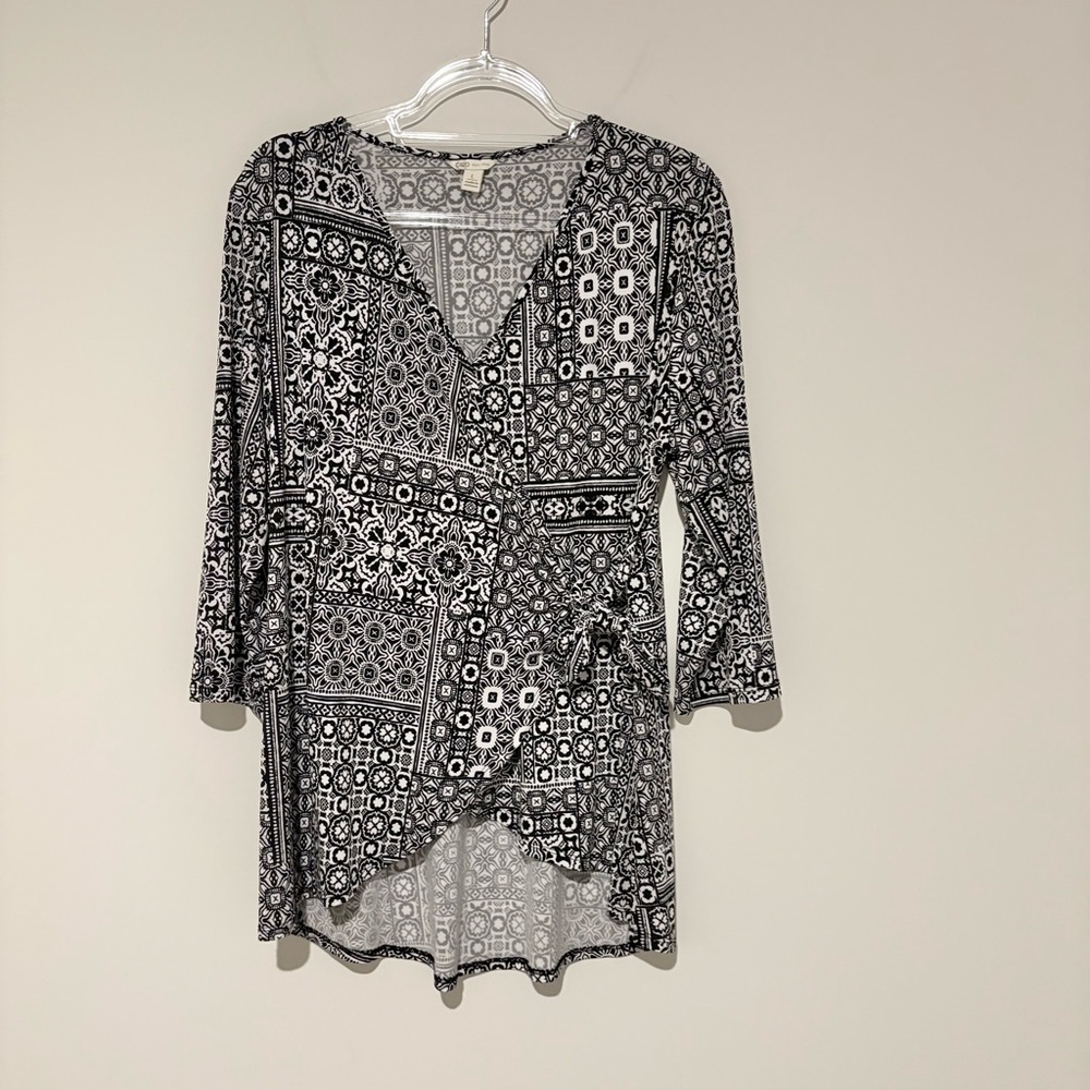 Cato Women's Multi Print Art To Wear Wrap top Asymmetric Hem black white large‎